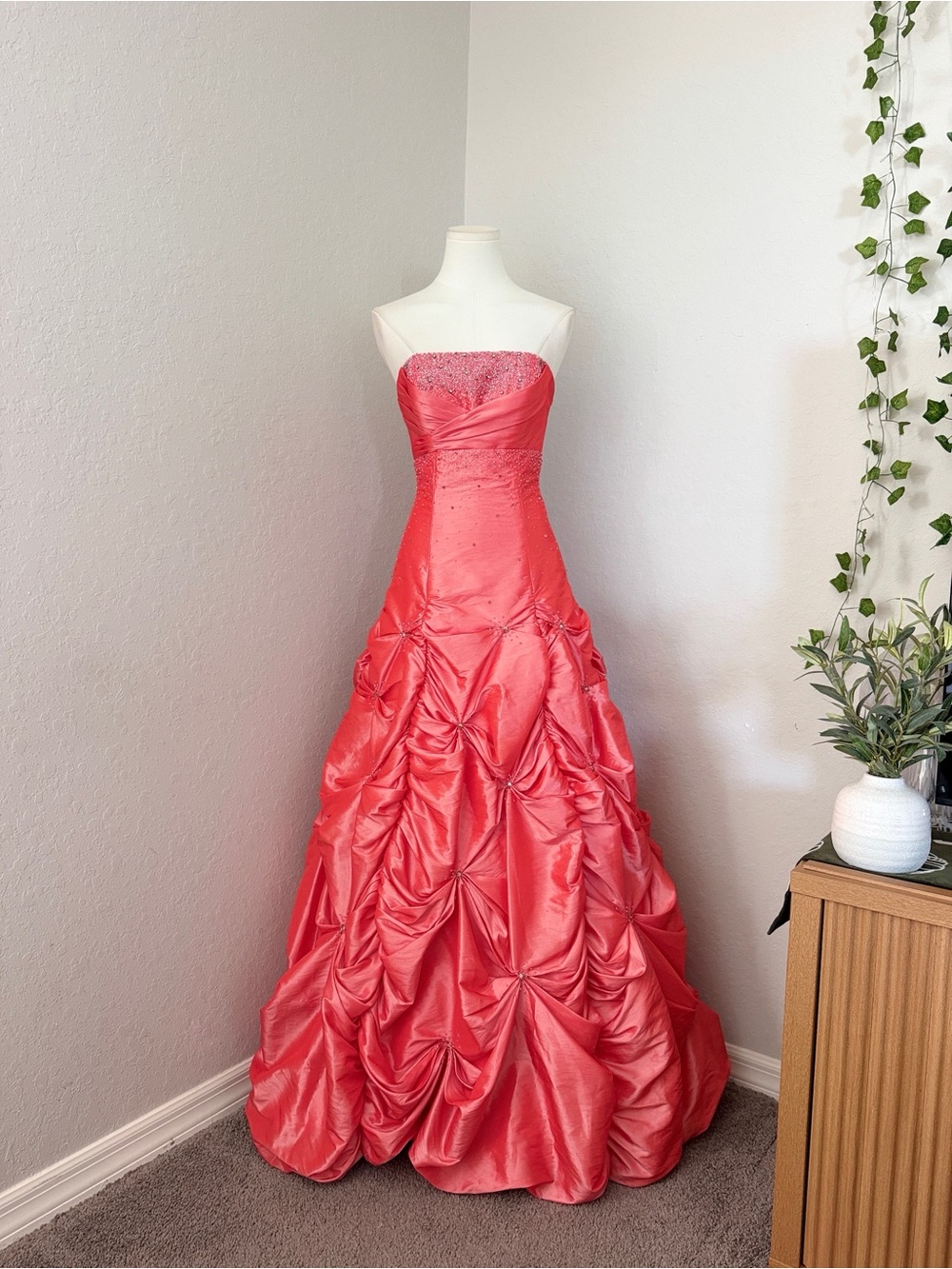✨ Vintage iridescent coral pink ball gown